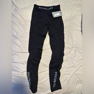 Balenciaga
logo-waistband leggings